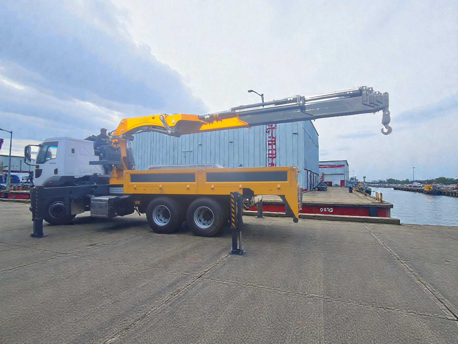 10 Ton Knuckle Boom Crane thumbnail 2