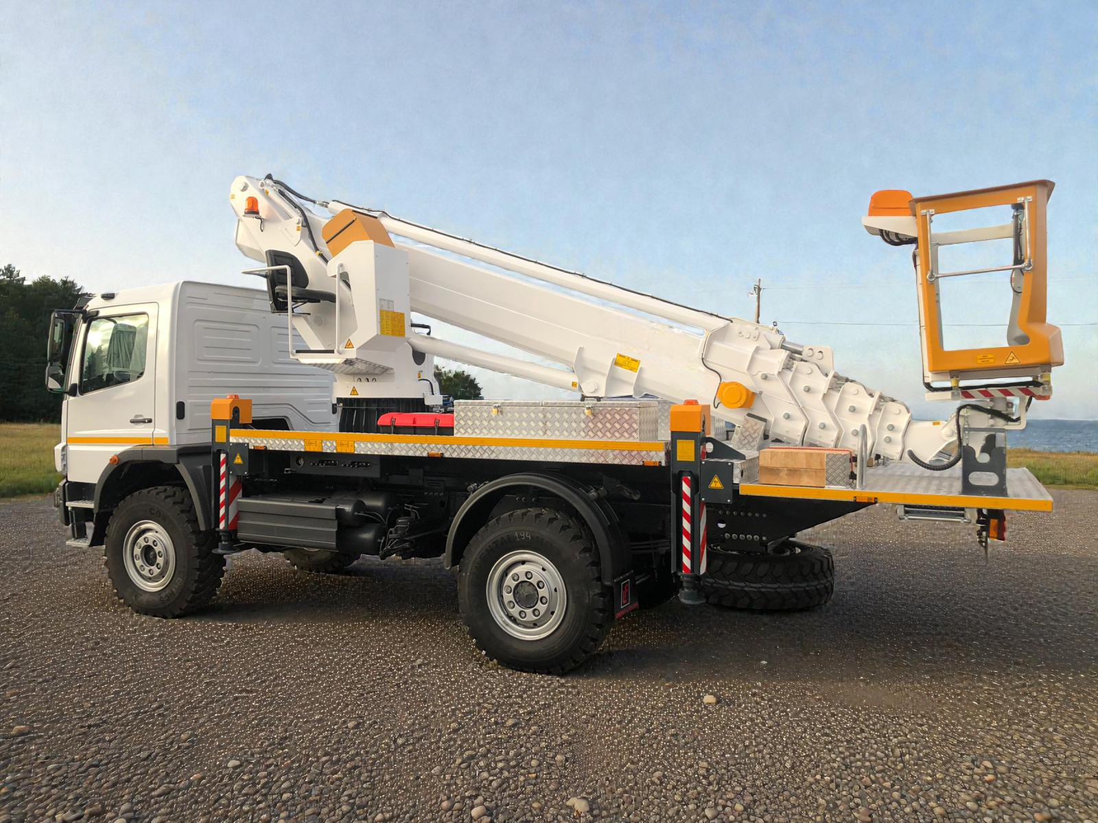 Telescopic - Mid-Range (20-28m) thumbnail 3